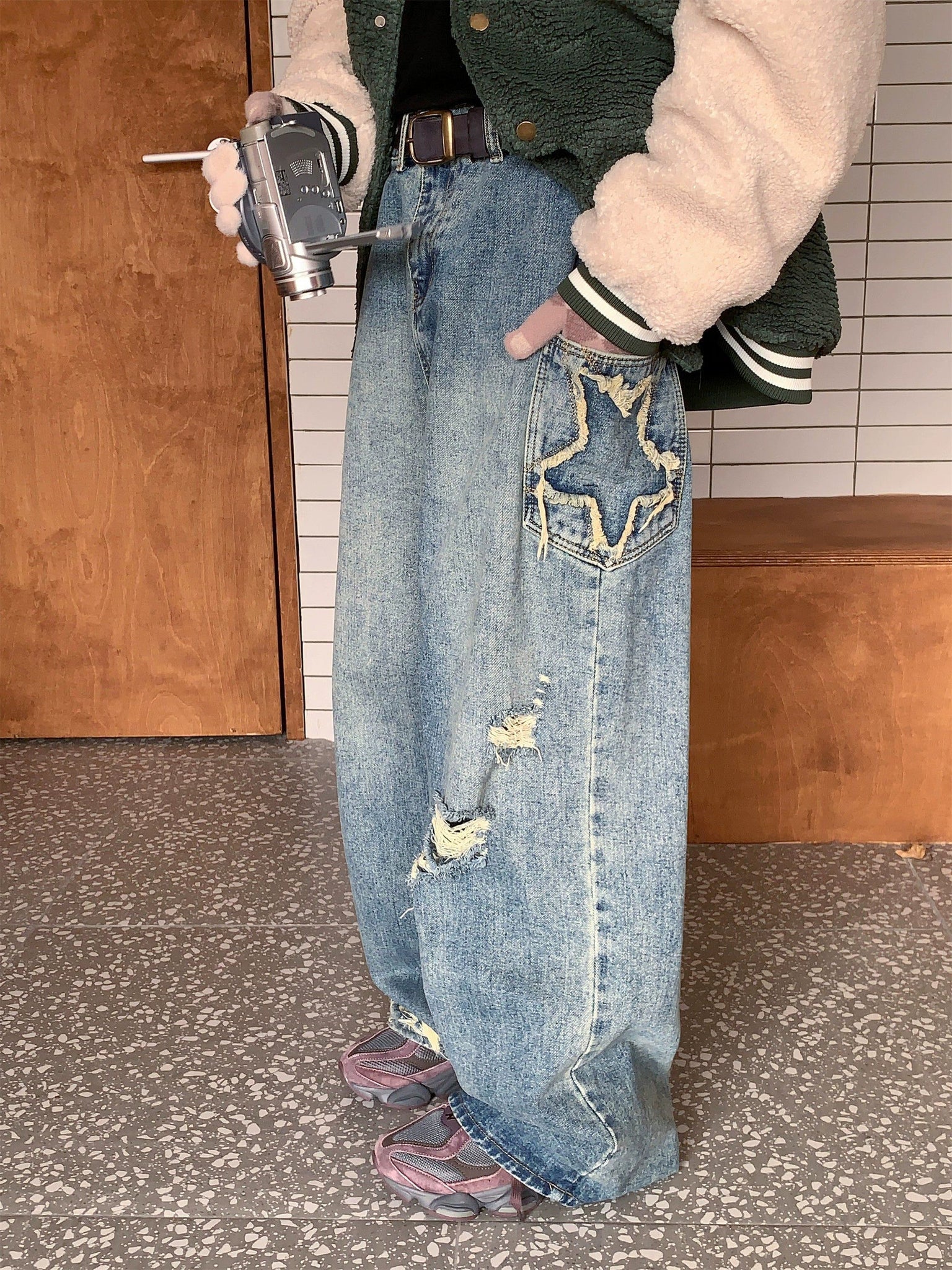 c2 Distressed Star Wide Jeans